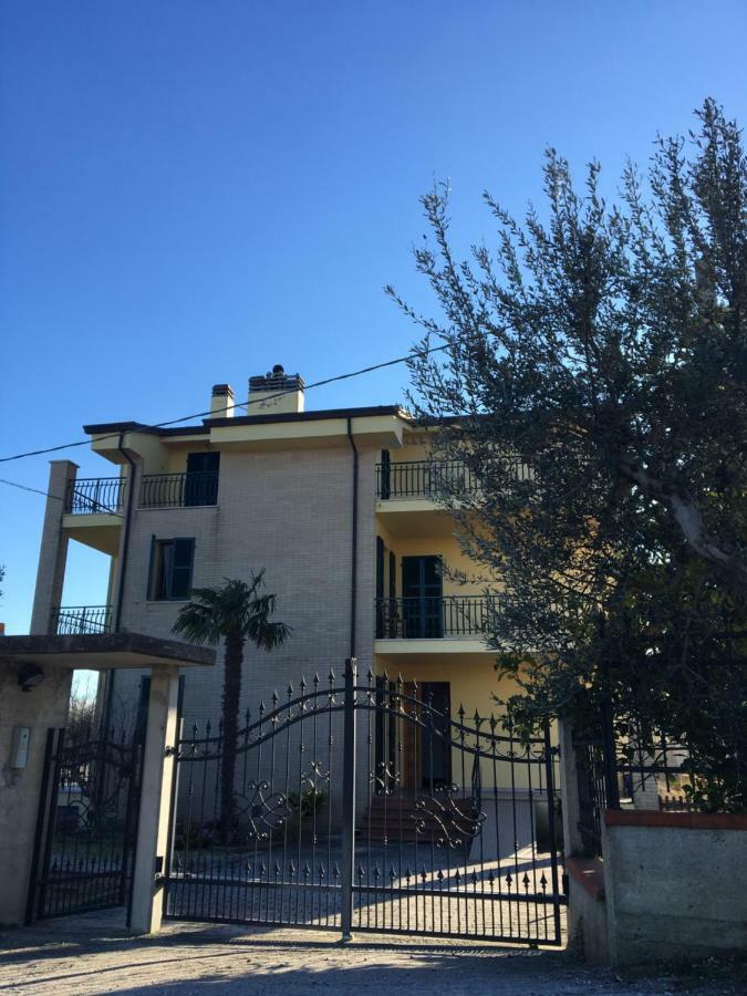 La Collina Di Emma Villa Massignano Exterior photo